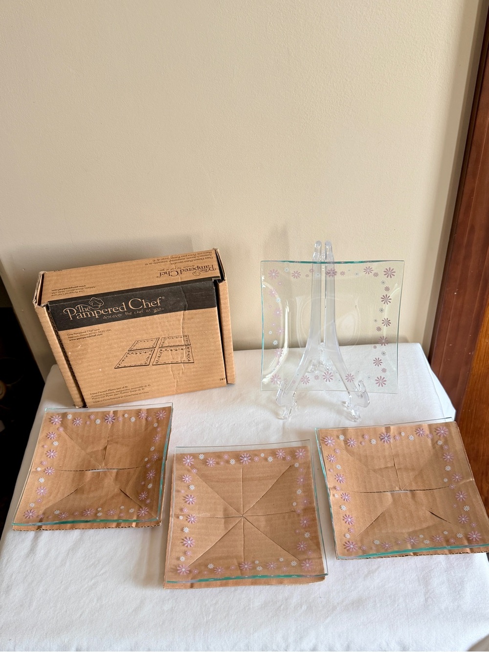 Pampered Chef Daisy Dessert Plates Set of 4 #2818 Square Glass Plates NIB Retire